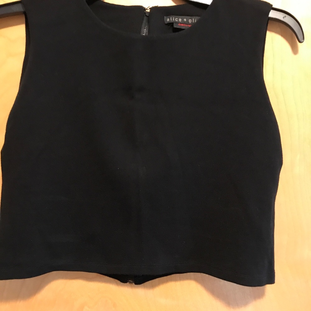 Alice + Olívia crop top